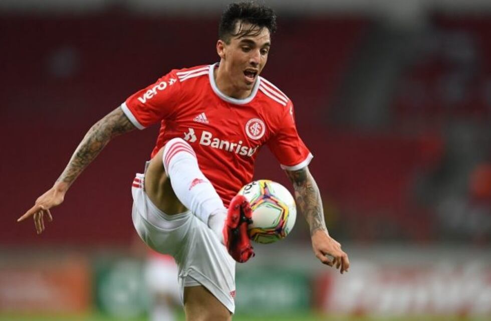 Renzo Saravia: "Fue raro enfrentar a Belgrano, si me daban a elegir no jugaba el partido"