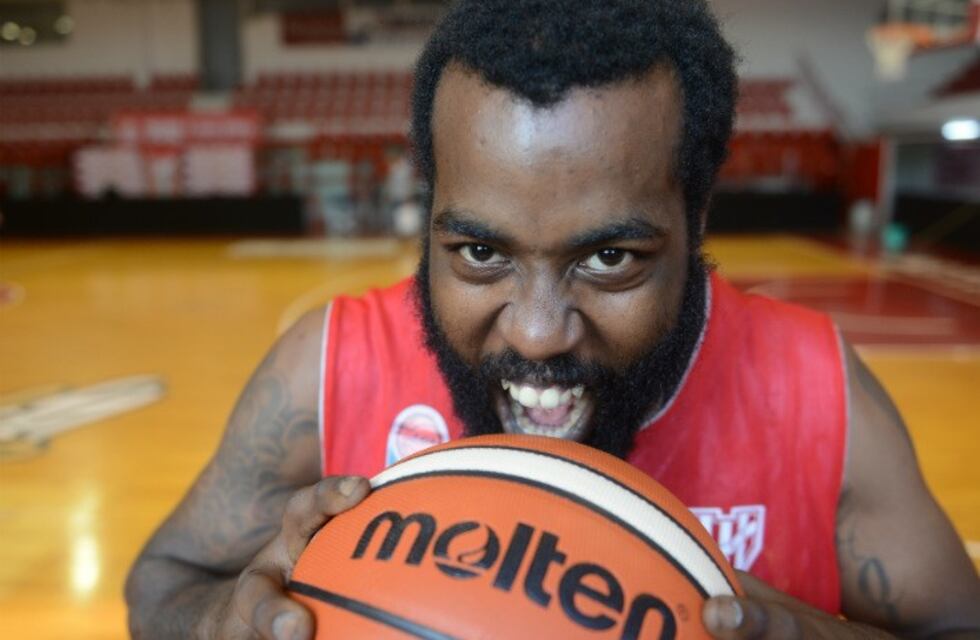Para Dwayne Davis, goleador de Instituto, nada es imposible