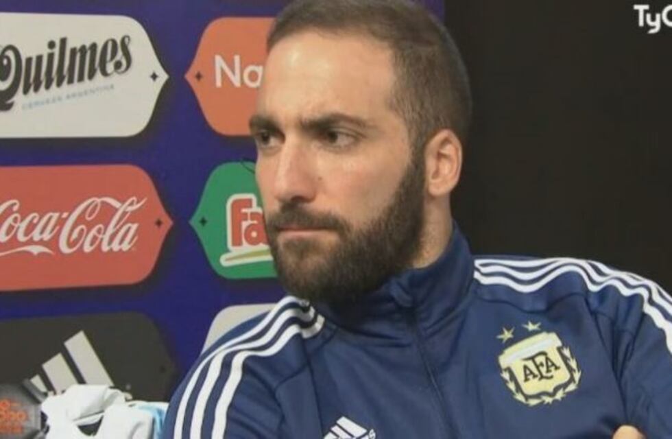 Higuaín admitió que "sufrió en la Selección" y pensó en dejar el fútbol por su madre