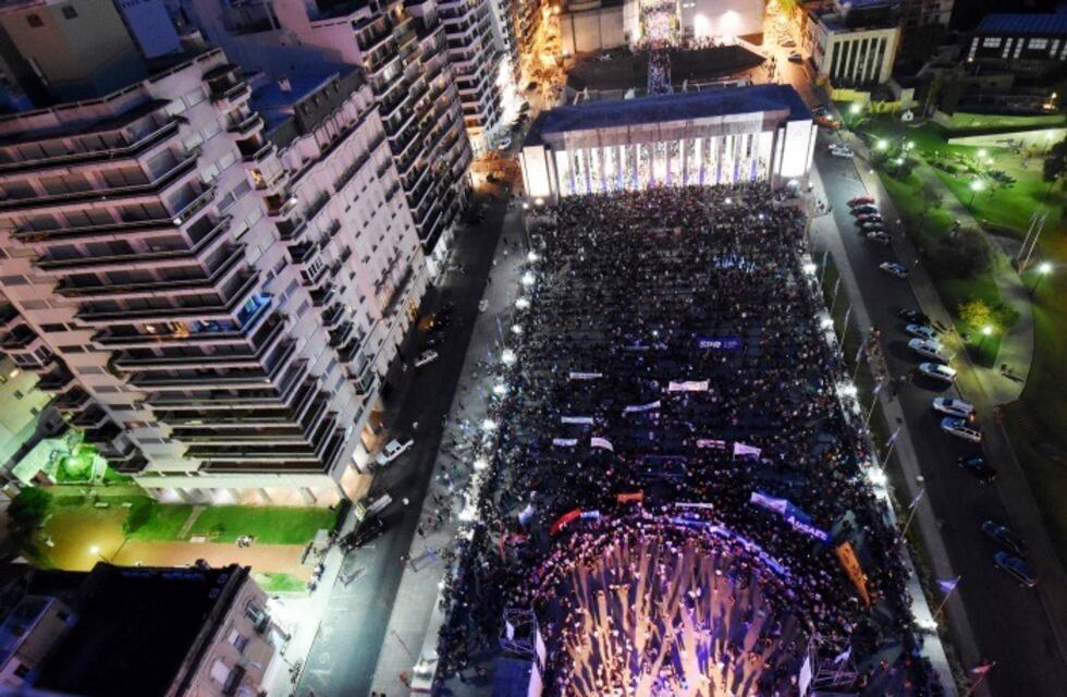 Multitudinaria participación en la marcha por el Día de la Memoria