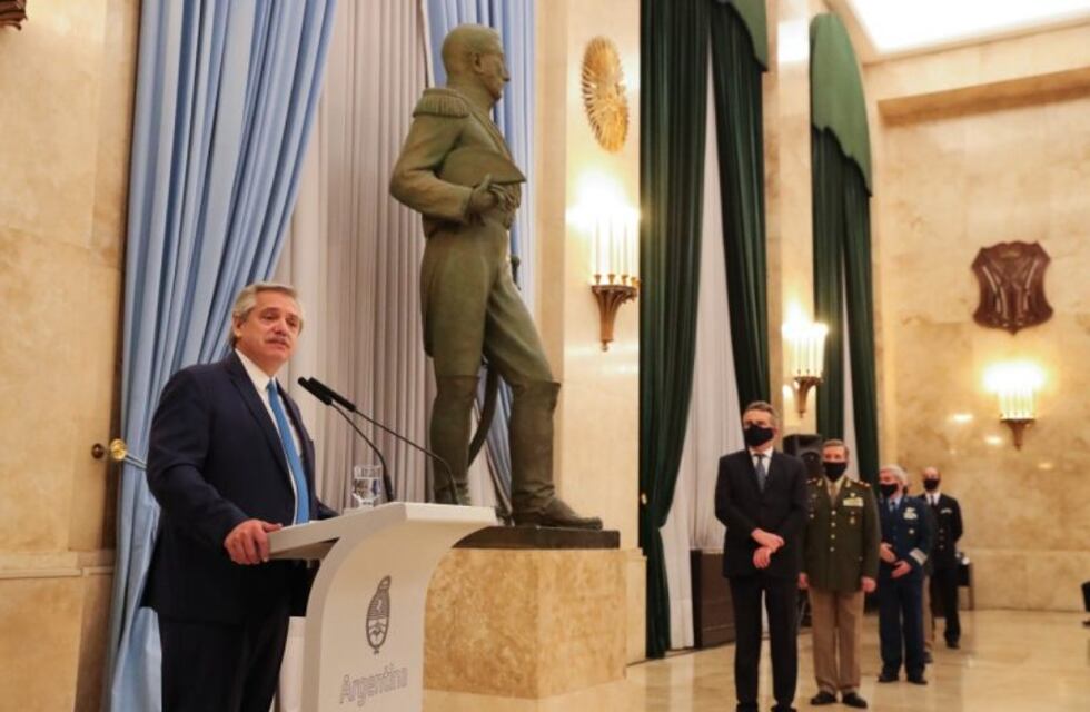 Alberto Fernández anunció que blanquearán todo el salario de las Fuerzas Armadas