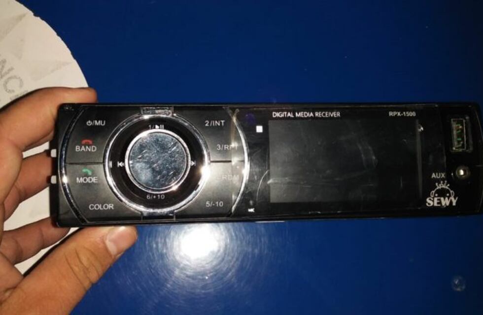 Con las manos en la masa: lo detuvieron justo cuando intentaba robar un estéreo