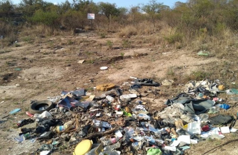 Se siguen limpiando áreas con microbasurales en el nuevo ejido de Carlos Paz