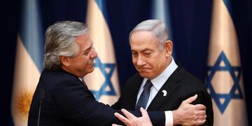 Alberto Fernández y el primer ministro israelí, Benjamin Netanyahu\u002E (Foto: Oded Balilty/AP)