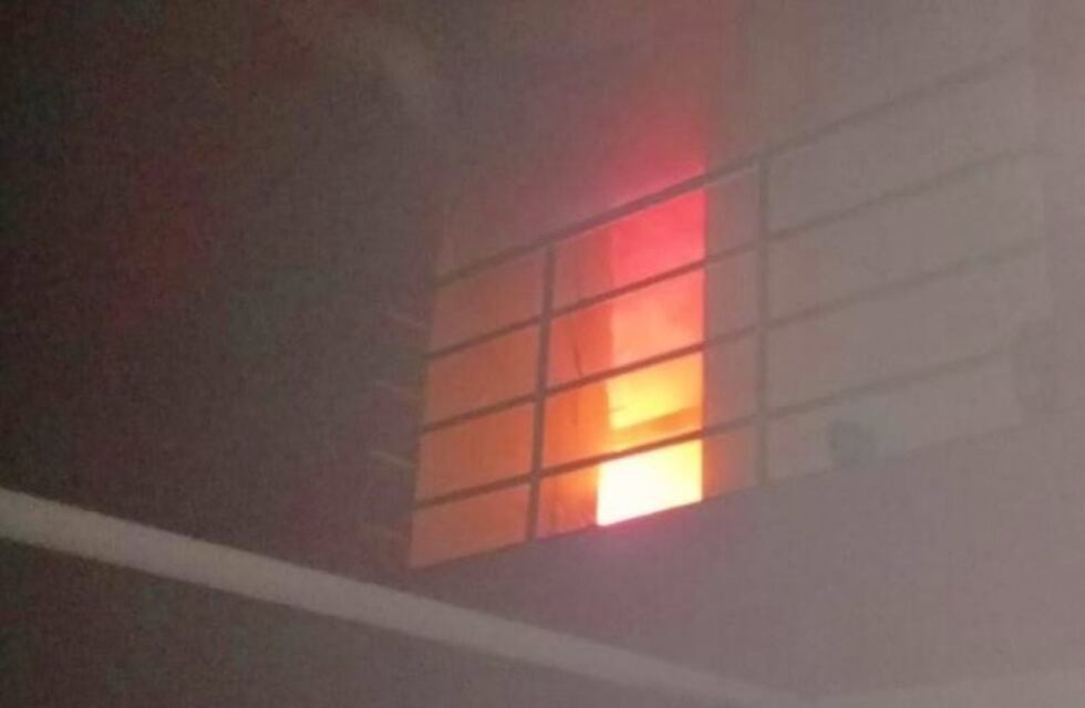 Tres menores internados por inhalación de humo tras un incendio