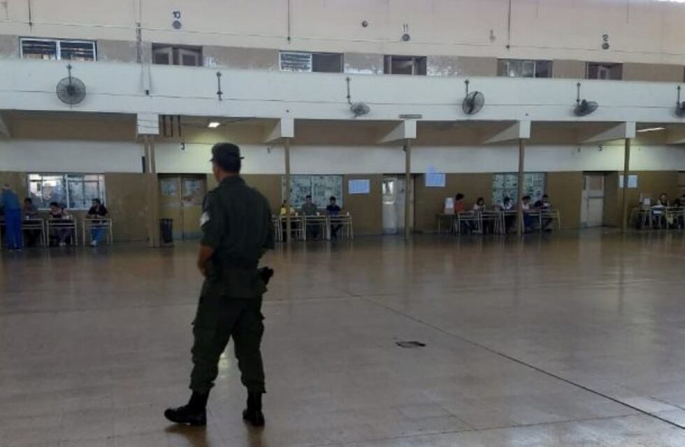 Gendarmería solo custodia 8 escuelas de 204 habilitadas para votar