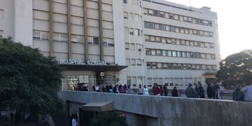 Evacuan el hospital central de Mendoza