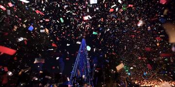 El arbolito de Navidad del Faro del Bicentenario en Córdoba volvió a armarse este 8 de diciembre\u002E