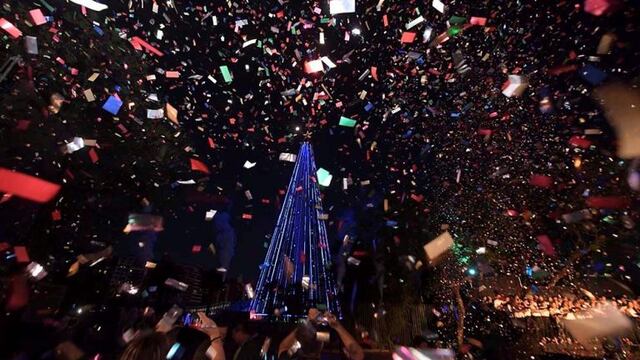 El arbolito de Navidad del Faro del Bicentenario en Córdoba volvió a armarse este 8 de diciembre\u002E
