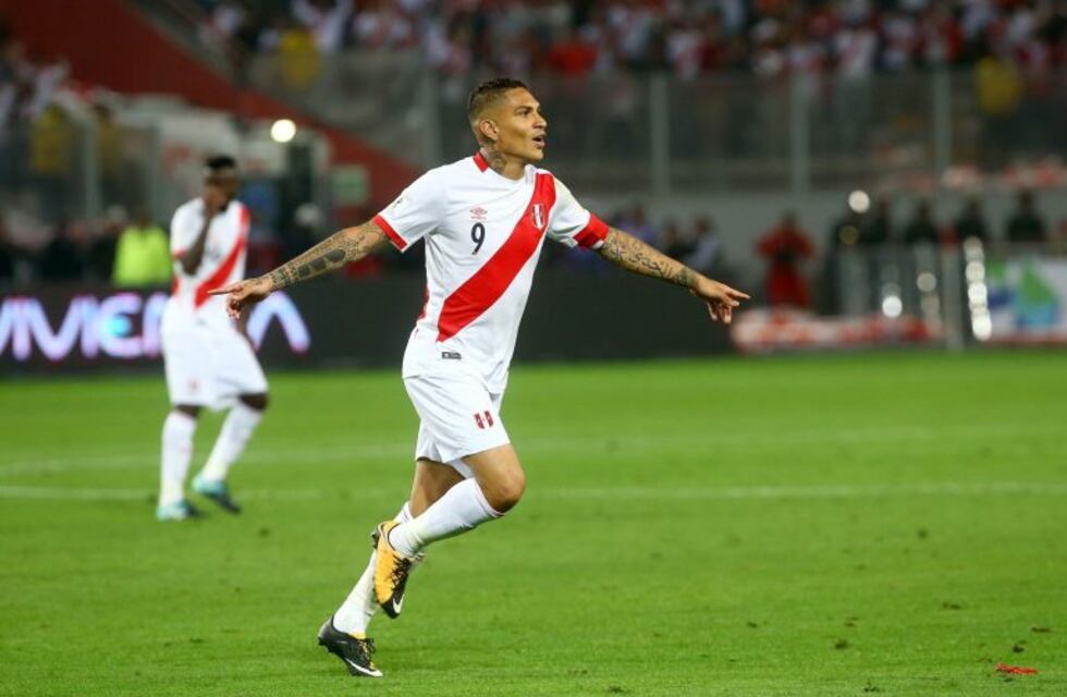 El golazo de tiro libre que metió a Perú en repechaje