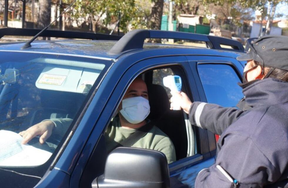 Realizan controles de temperatura corporal en los ingresos a Carlos Paz