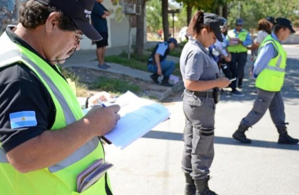 Discutió con una inspectora de tránsito y le arrojó su pierna ortopédica