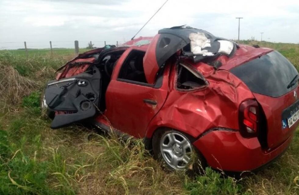 Un hombre en grave estado tras volcar su auto en Vicuña Mackenna