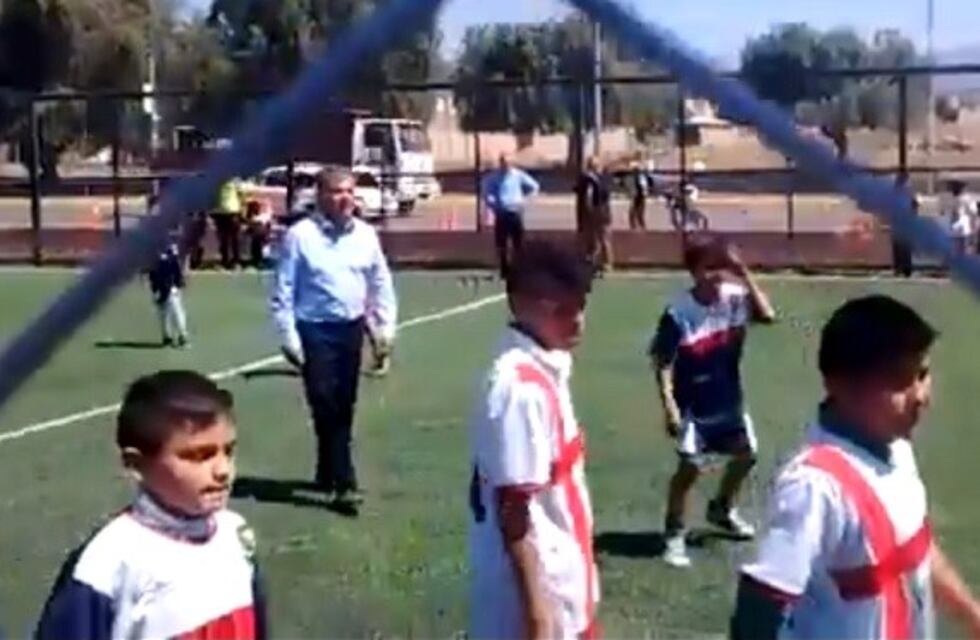 Cornejo cerró la campaña junto a Orozco jugando un "picadito"