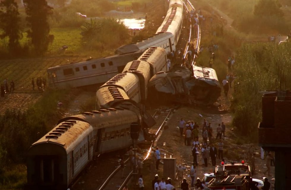 Al menos 36 personas murieron en un choque de trenes en Egipto