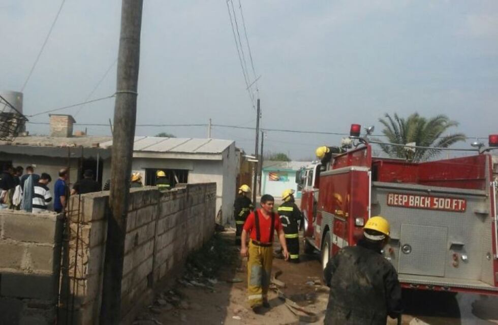 Un hombre murió tras el incendio de su casa y arrestaron a un amigo