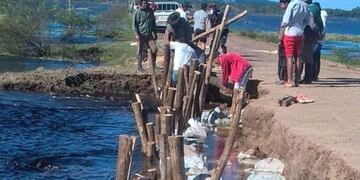 Brindan asistencia tras la caída de un puente en San Isidro\u002E (Foto: El Litoral)