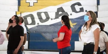 La intendenta de Barranqueras recorrió las instalaciones del club\u002E (Prensa Municipio de Barranqueras)