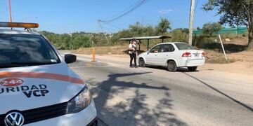 Controles en calles y accesos a Villa Carlos Paz\u002E (Foto: Municipal)\u002E
