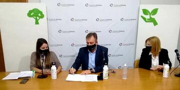 El intendente Luis Castellano firmó una Carta Compromiso de Adhesión a la Campaña Nacional \