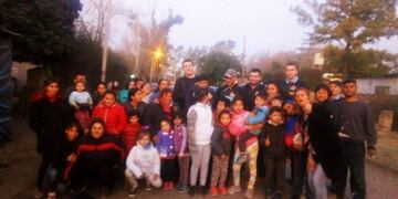 Policías solidarios en Alta Gracia: entregaron donaciones a un merendero