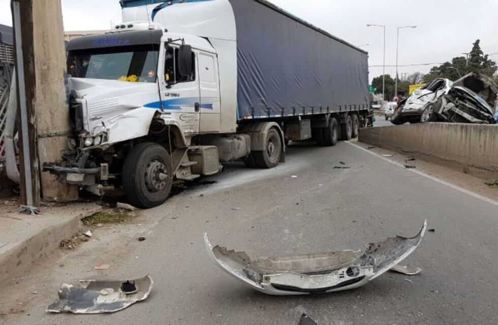Impactante choque en Avenida la Voz no deja heridos de milagro