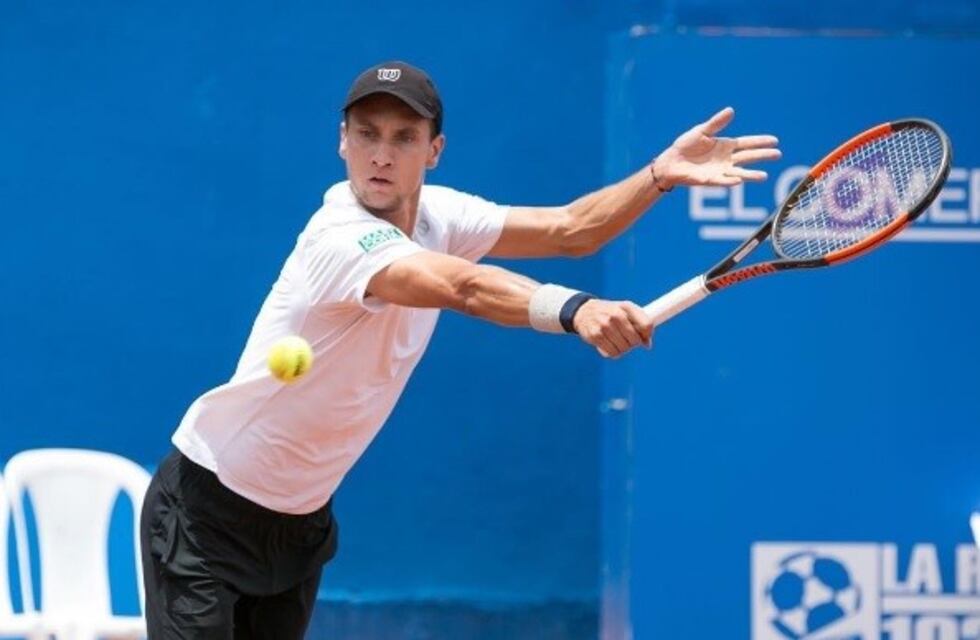 Renzo Olivo sumó dos triunfos en un día y llegó a cuartos de final en el ATP de Ecuador