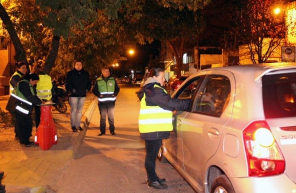Manejaba con 1,92 de alcohol en sangre y agredió al inspector de tránsito: terminó detenido