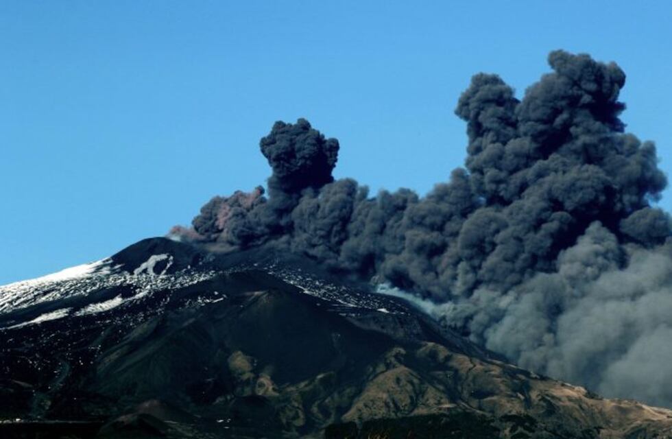 El volcán Etna entró en erupción: las impactantes imágenes