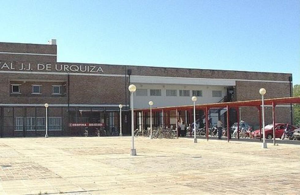 Tiene dos años, quedó atrapado por la cadena de la moto, le amputaron los dedos