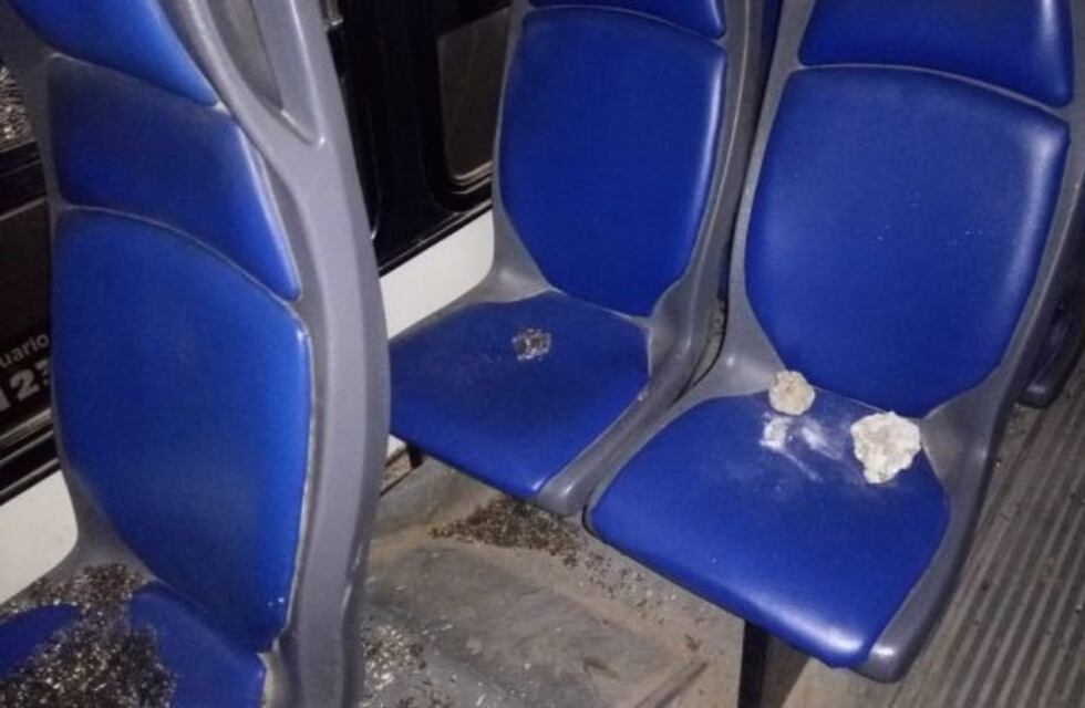 Atacaron a piedrazos a chofer de colectivo urbano