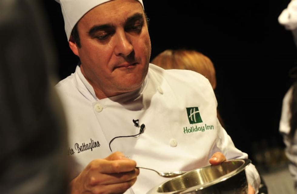 Servilleta y cubiertos, la otra pasión de Roberto Battaglino