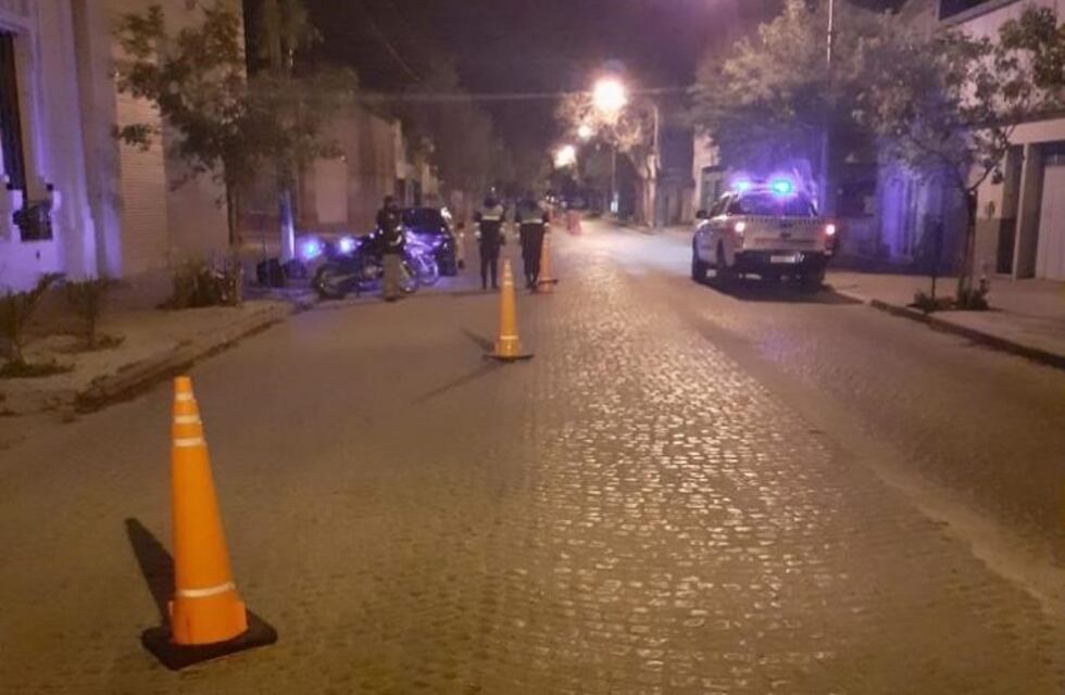 Tres fiestas clandestinas con 40 personas, 10 motos retenidas y 9 comercios sancionados