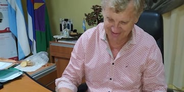 El intendente Felipe Jaleñ firmó el decreto con el incremento salarial\u002E