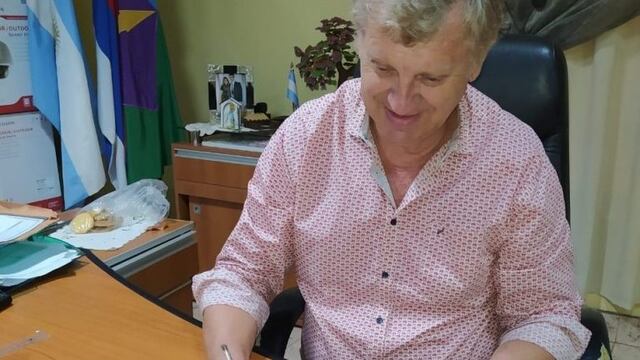 El intendente Felipe Jaleñ firmó el decreto con el incremento salarial\u002E