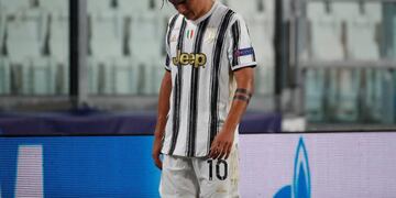 Juventus' Paulo Dybala reacts as he lives the pitch during the Champions League round of 16 second leg, soccer match between Juventus and Lyon at the Allianz stadium in Turin, Italy, Friday, Aug\u002E 7, 2020\u002E (AP Photo/Antonio Calanni)