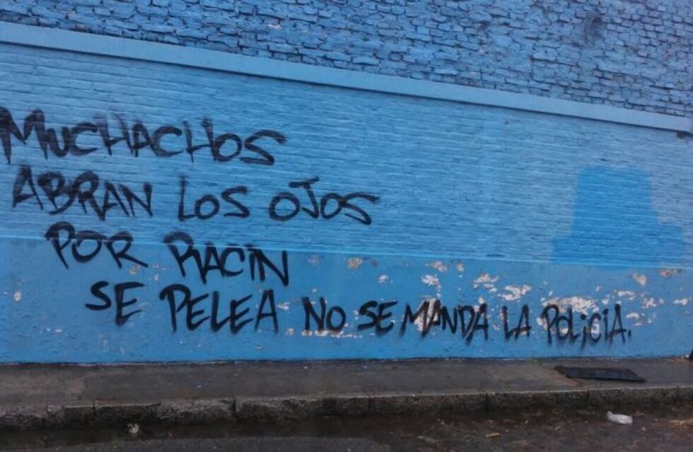 Nuevas pintadas de la barra disidente reavivan la interna en Racing