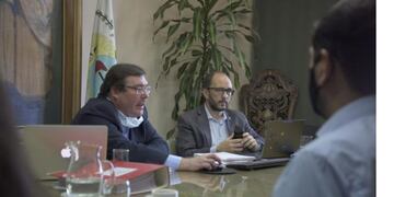 El subsecretario de Educación, Gabriel Sciola y el titular de la DGE, José Thomas presentan los datos a legisladores