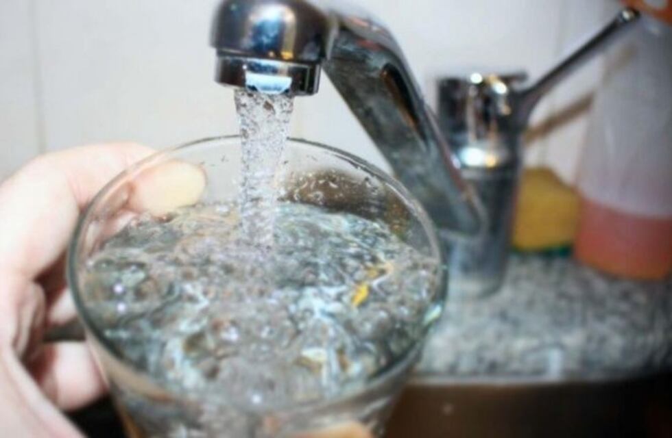 Por el calorón, el consumo de agua aumentó un 17%