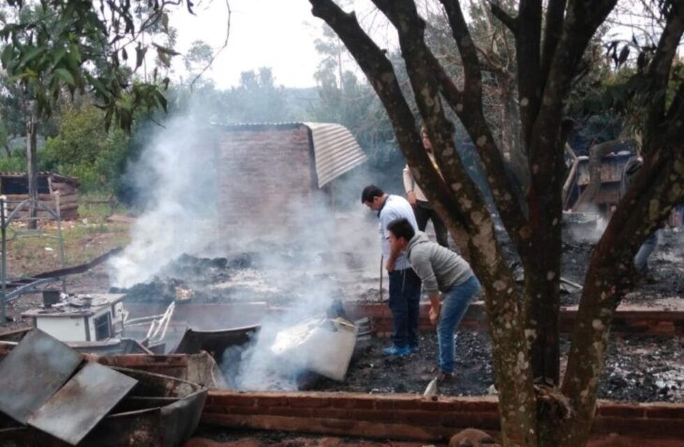 Quiso prender la cocina a leña y se incendió la casa familiar