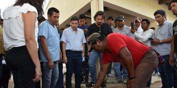 El gobernador Gustavo Sáenz y el ministro Daniel Arroyo durante su recorrido en Santa Victoria Este (Gobierno de Salta)