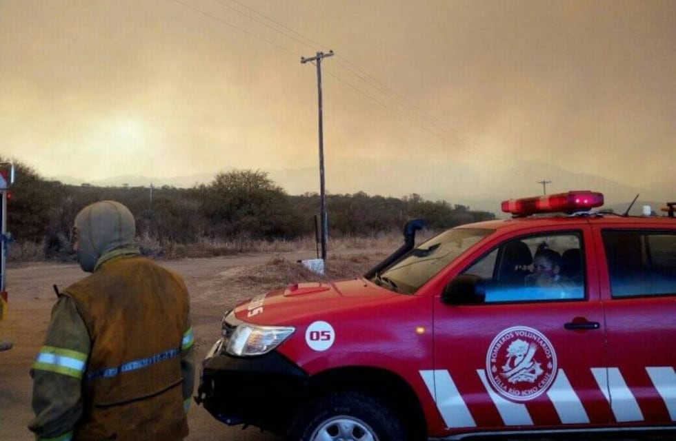 Los bomberos de Icho Cruz repartirán las donaciones de frutas que no consumieron con los vecinos