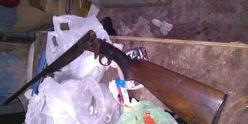 La escopeta con la que guzmán hirió al malviviente\u002E (Archivo)