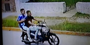 Alta Gracia: viralizaron la foto de los motochorros que asaltaron en un comercio