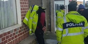 Ex policía detenido por portación de droga en Ushuaia