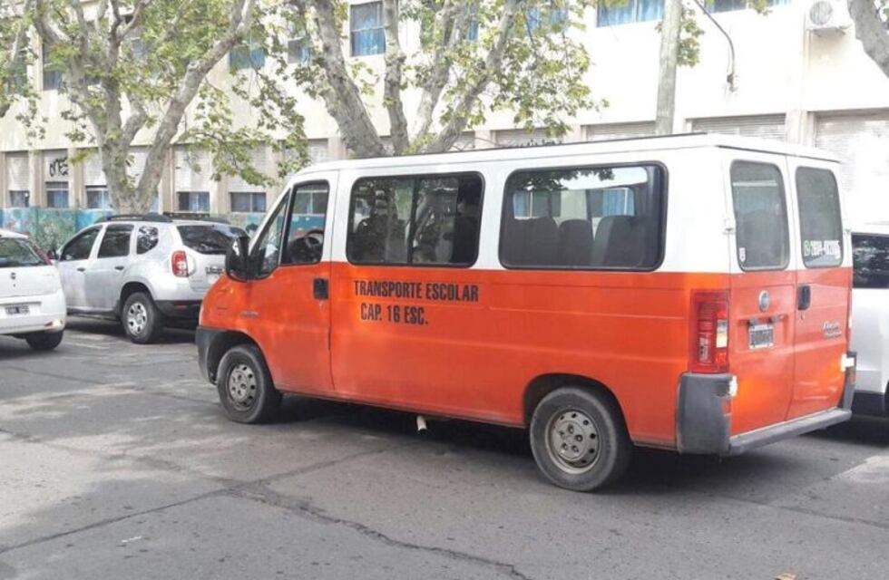 Multaron a la conductora de un transporte escolar por manejar ebria