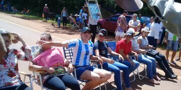 Tabacaleras encadenadas sobre la Ruta Nacional 14 en Misiones, en reclamo del pago de la Caja Verde, un excedente de recaudación del FET\u002E (Twitter Carballo)