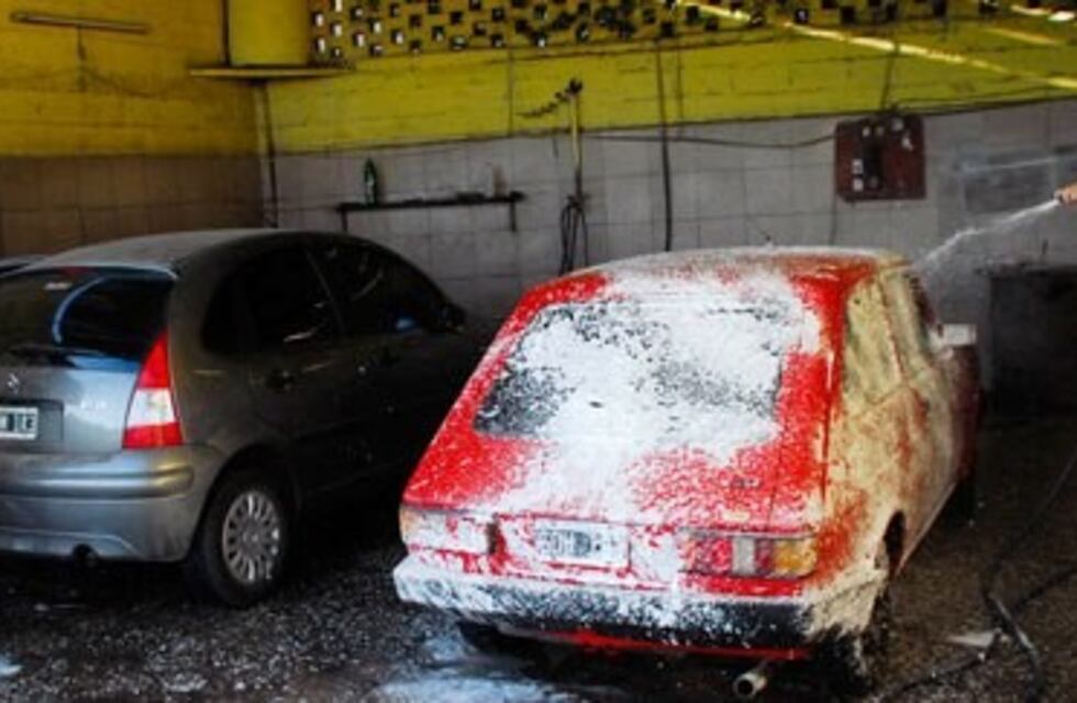 Instalarán medidores de agua en los lavaderos de autos de Pellegrini