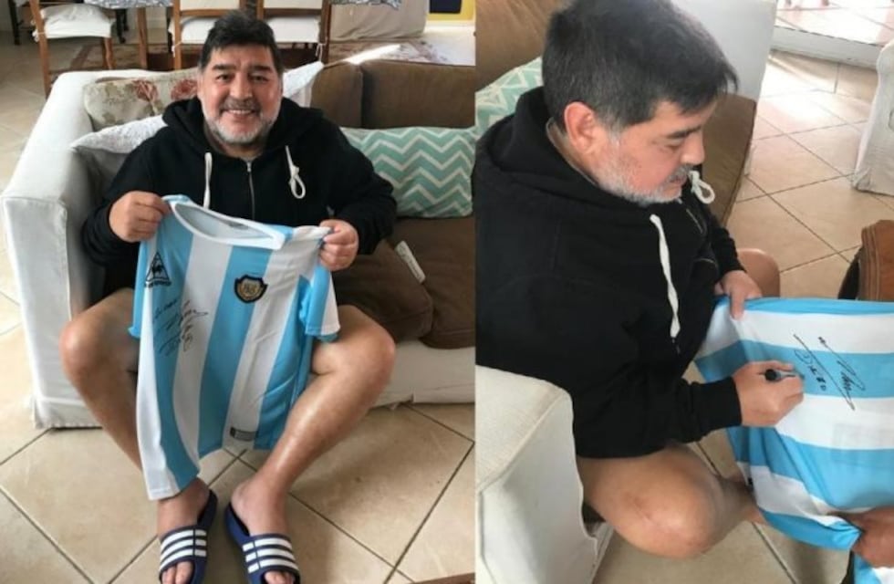 Diego Maradona le tira un centro a Juventud Antoniana en medio de la crisis