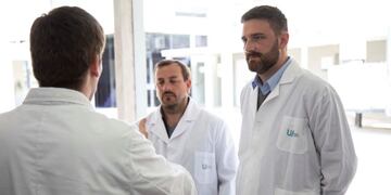 El diputado nacional Enrique Estévez presentó el proyecto para cubrir a quienes prestan servicios esenciales\u002E (Prensa PS)